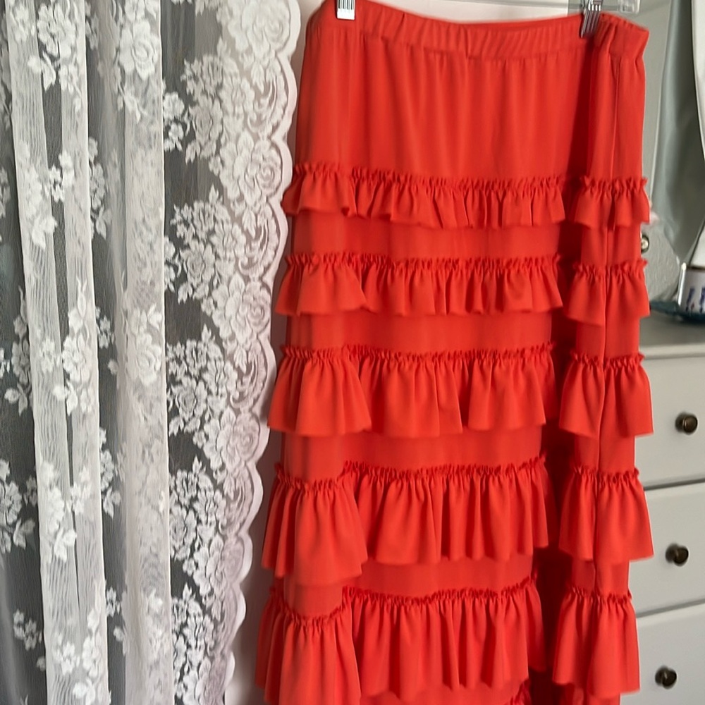 Shanna’s Threads Coral Layered Skirt Large
